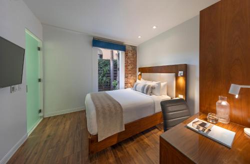 1 queen bed
