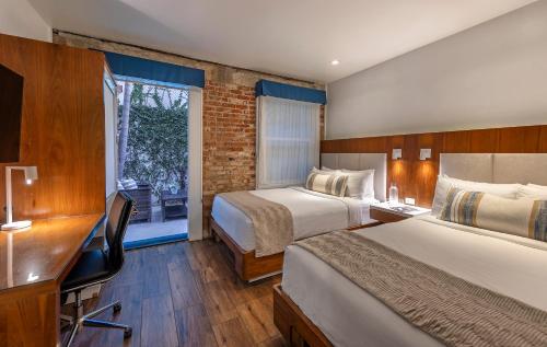 2 double beds