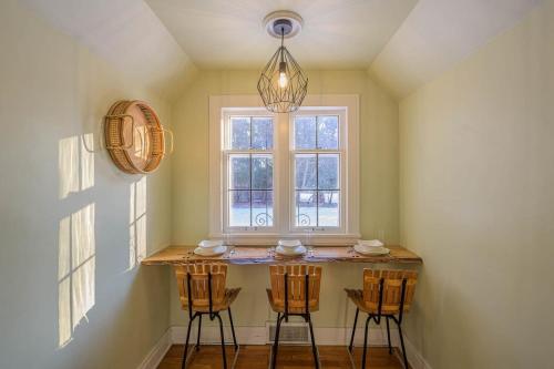 Traveler Oasis Downtown Area Spacious Home PAC in Appleton, USA