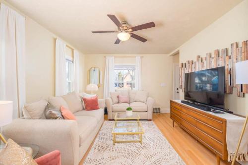 Eᴅɢᴇᴡᴀᴛᴇʀ Oᴀsɪs - Sleeps 8 in Menasha, USA