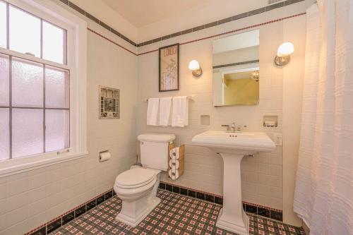 Traveler Oasis Downtown Area Spacious Home PAC in Appleton, USA