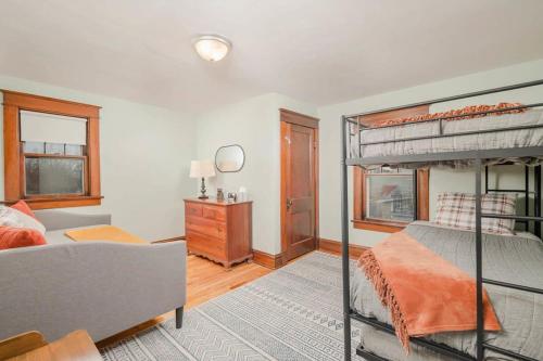 Character Home on Harney - 3 bedroom 2 bath in Oshkosh, USA