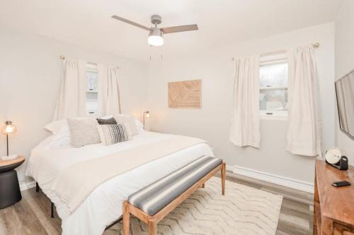 Minutes from Downtown EAA University - 3 bedroom in Oshkosh, USA