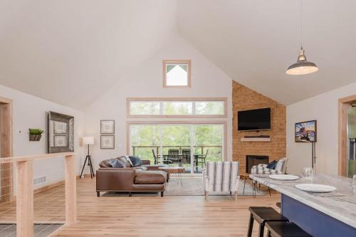 Brand New-Close to Dunes Cave Point and Clark Lake-Dog Friendly in Jacksonport, USA