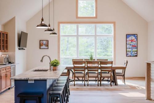 Brand New-Close to Dunes Cave Point and Clark Lake-Dog Friendly in Jacksonport, USA