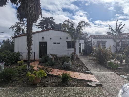 Farmhouse retreat on the Hills near BART