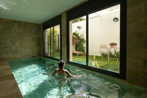 Loft con piscina privada climatizada a 5' del Museo Dalí - Apartment - Figueres