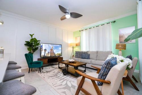 Vibrant Themed Home Prime Location Vibrant Themed Home Prime Location