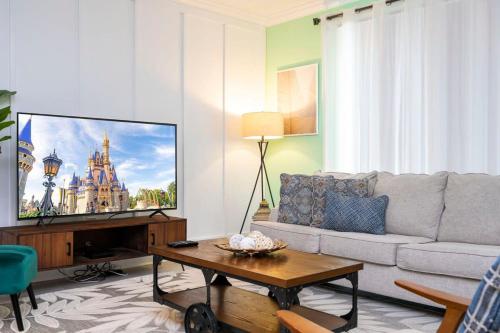 Vibrant Themed Home Prime Location Vibrant Themed Home Prime Location