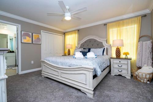 Vibrant Themed Home Prime Location Vibrant Themed Home Prime Location