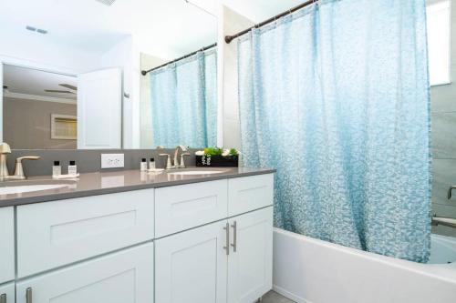 Vibrant Themed Home Prime Location Vibrant Themed Home Prime Location