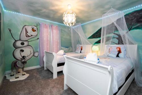 Vibrant Themed Home Prime Location Vibrant Themed Home Prime Location