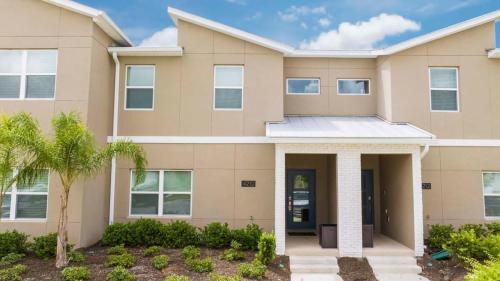 Vibrant Themed Home Prime Location Vibrant Themed Home Prime Location