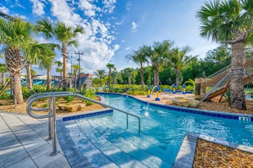 Vibrant Themed Home Prime Location Vibrant Themed Home Prime Location