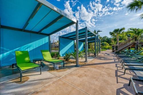 Vibrant Themed Home Prime Location Vibrant Themed Home Prime Location