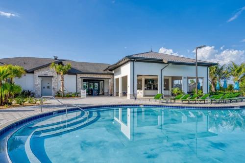 Vibrant Themed Home Prime Location Vibrant Themed Home Prime Location