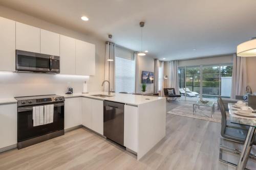 Spacious New Modern Retreat in Orlando, USA