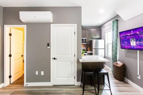 Military-Restaurants-Fast-WiFi-A C-W D-Pets-Park- in San Diego, USA