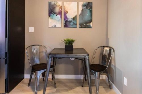 Healthcare-Professionals-King-FreeParking-Wifi-Pet in San Diego, USA