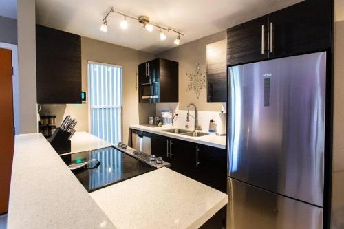 Healthcare-Professionals-King-FreeParking-Wifi-Pet in San Diego, USA