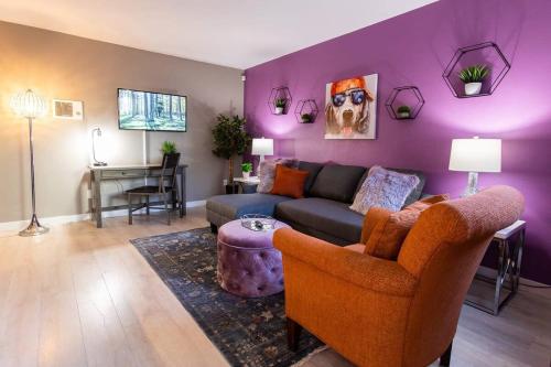Healthcare-Professionals-King-FreeParking-Wifi-Pet in San Diego, USA