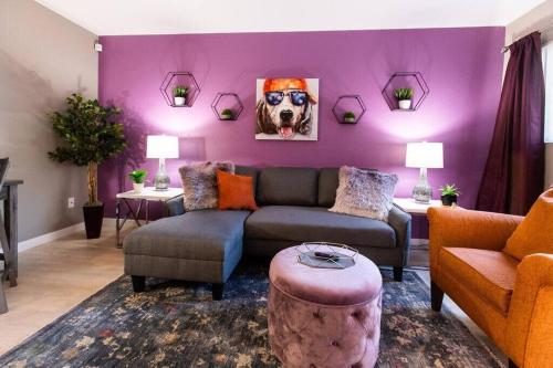 Healthcare-Professionals-King-FreeParking-Wifi-Pet in San Diego (CA)