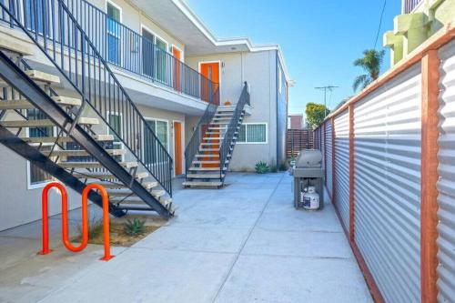 Healthcare-Professionals-King-FreeParking-Wifi-Pet in San Diego (CA)