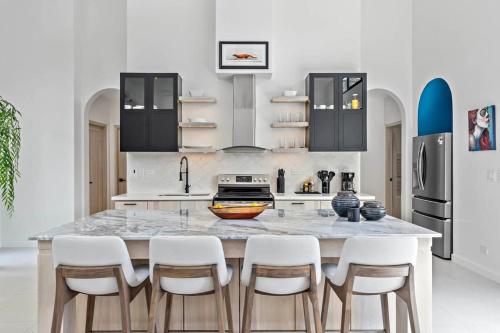 4-BD Home with Private Pool Walk to Beach