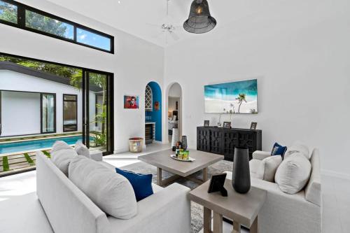 4-BD Home with Private Pool Walk to Beach