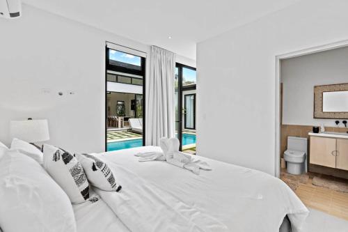 4-BD Home with Private Pool Walk to Beach