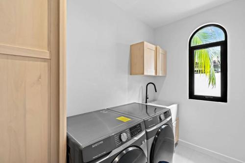 4-BD Home with Private Pool Walk to Beach