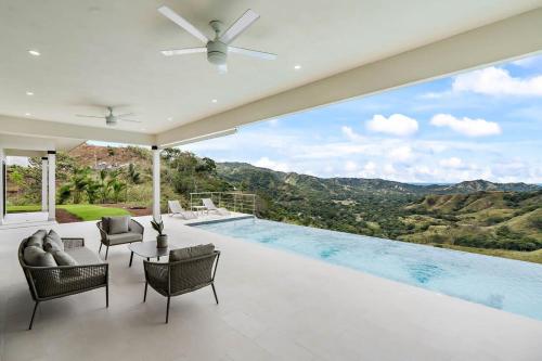 Mountaintop 4-Bedroom with Pool Huge Views