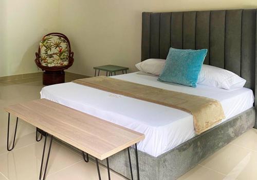 1 queen bed, 1 sofa bed