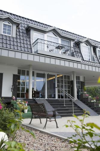 Hotel Lange 8.3km von Schwarzer Weg entfernt