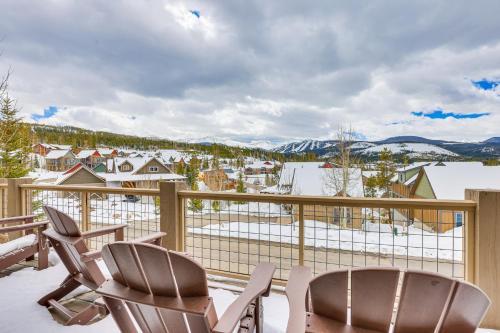 Fraser Cabin with Hot Tub and Mountain Views! in Fraser, USA