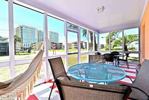 Mai Taid Beach House 1 Minute Walk to Beach in North Myrtle Beach