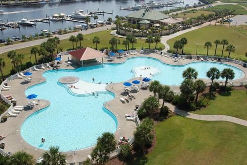 Massive Waterfront Pool Lakefront Condo Famous Barefoot Resort