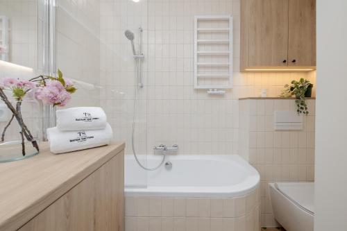 TS Colonial AirCo Apartment - image 5