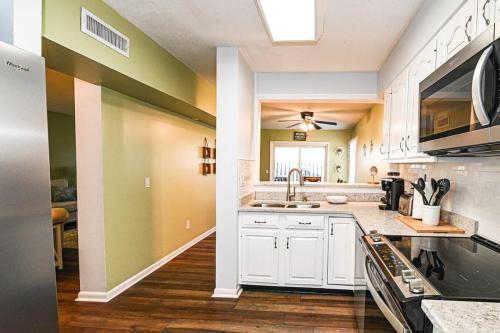 Island Breeze Bungalow w Pool