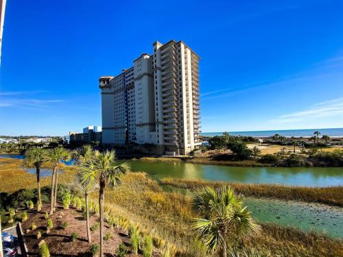 Oceanfront Dream w Outdoor and Indoor Pools in Myrtle Beach, USA