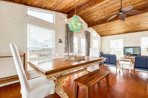 Beechwood Bungalow - Where Comfortable Coastal and Calm Meet Waves Water and WOW