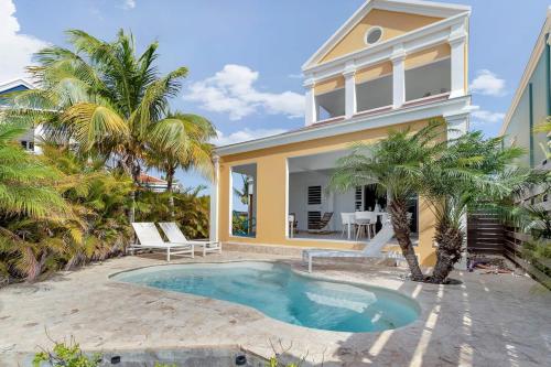 Casa Leeward with Pool on the Laguna Marina