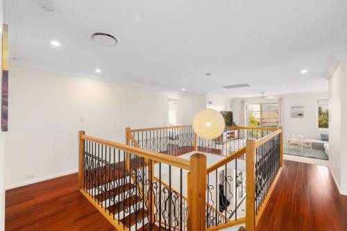 Pool Sauna Cinema Office Room 4BR Spacious house in Benowa