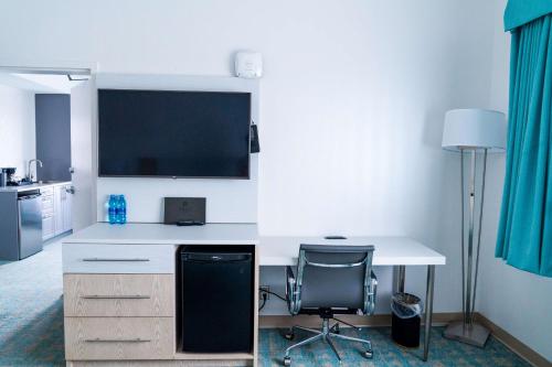 Coast Langley City Hotel & Convention Centre Room Type - Coast Two Queens
