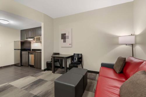 Best Western Plus Airport Inn & Suites