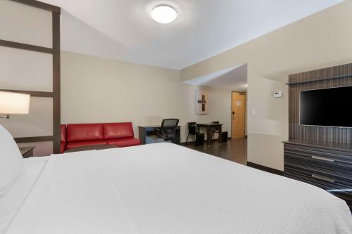 Best Western Plus Airport Inn & Suites