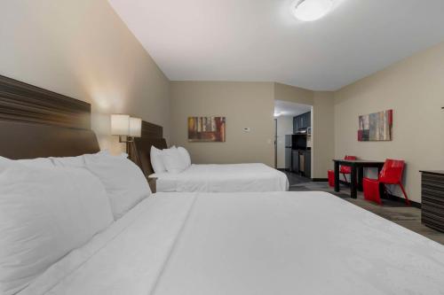 Best Western Plus Airport Inn & Suites