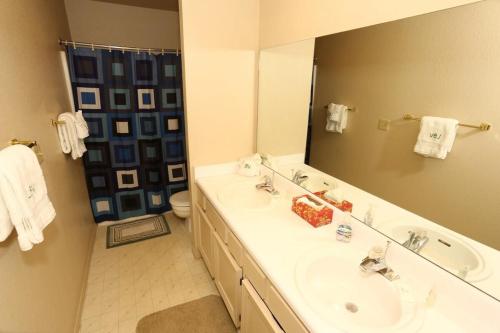 Branson Condo with Pool and Hot Tub next to Silver Dollar City and Table Rock Lake in Branson, USA