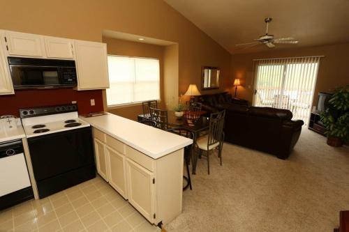 Branson Condo with Pool and Hot Tub next to Silver Dollar City and Table Rock Lake in Branson, USA