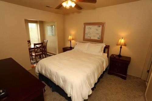 Branson Condo with Pool and Hot Tub next to Silver Dollar City and Table Rock Lake in Branson, USA